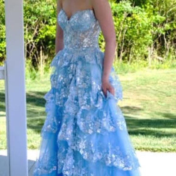 Size 4 boutique formal dress - Picture 1 of 4